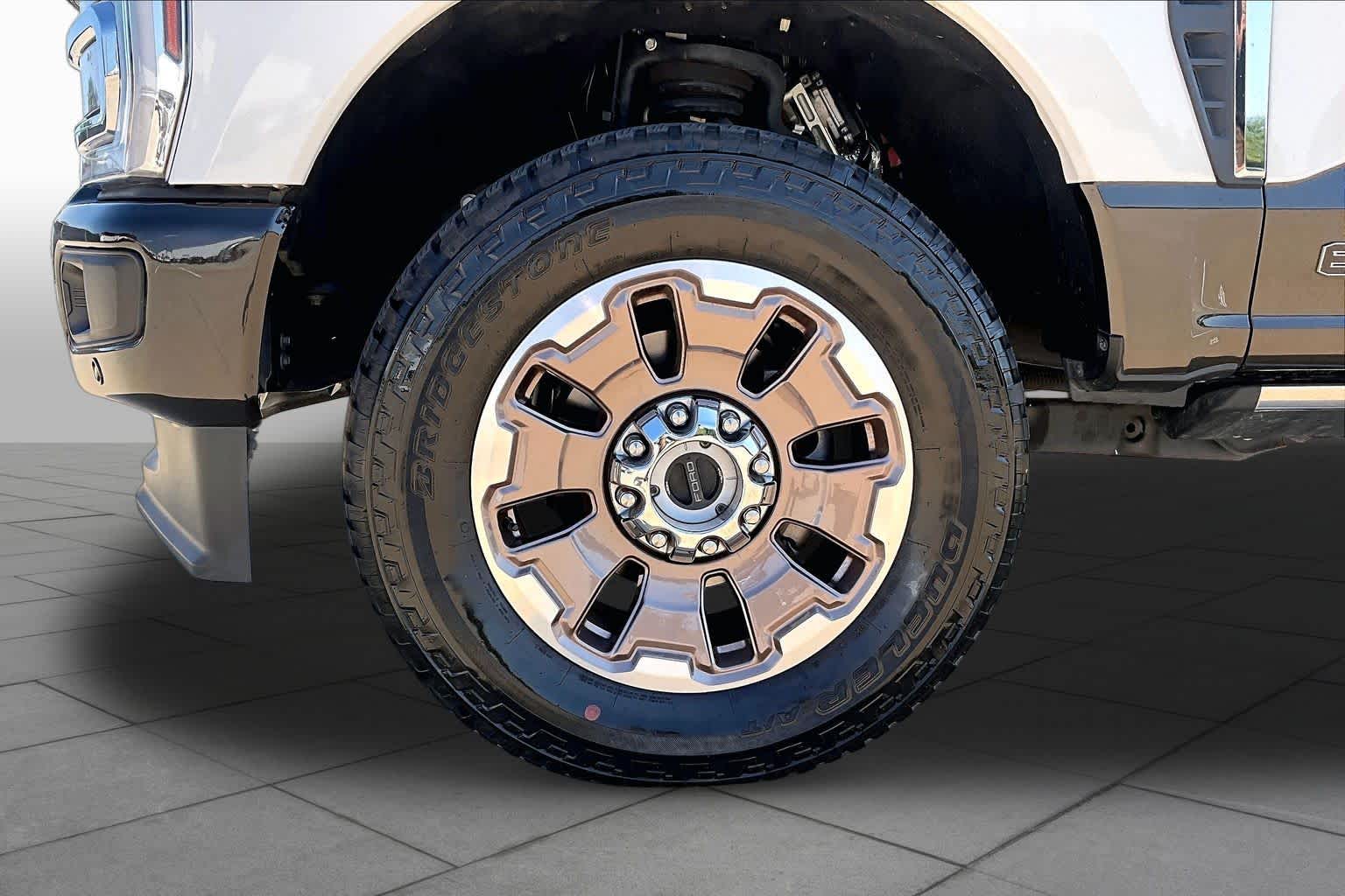 2025 Ford Super Duty F-250 Pickup photo 11 of 37