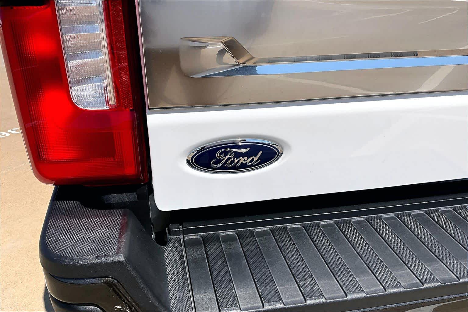 2025 Ford Super Duty F-250 Pickup photo 31 of 37
