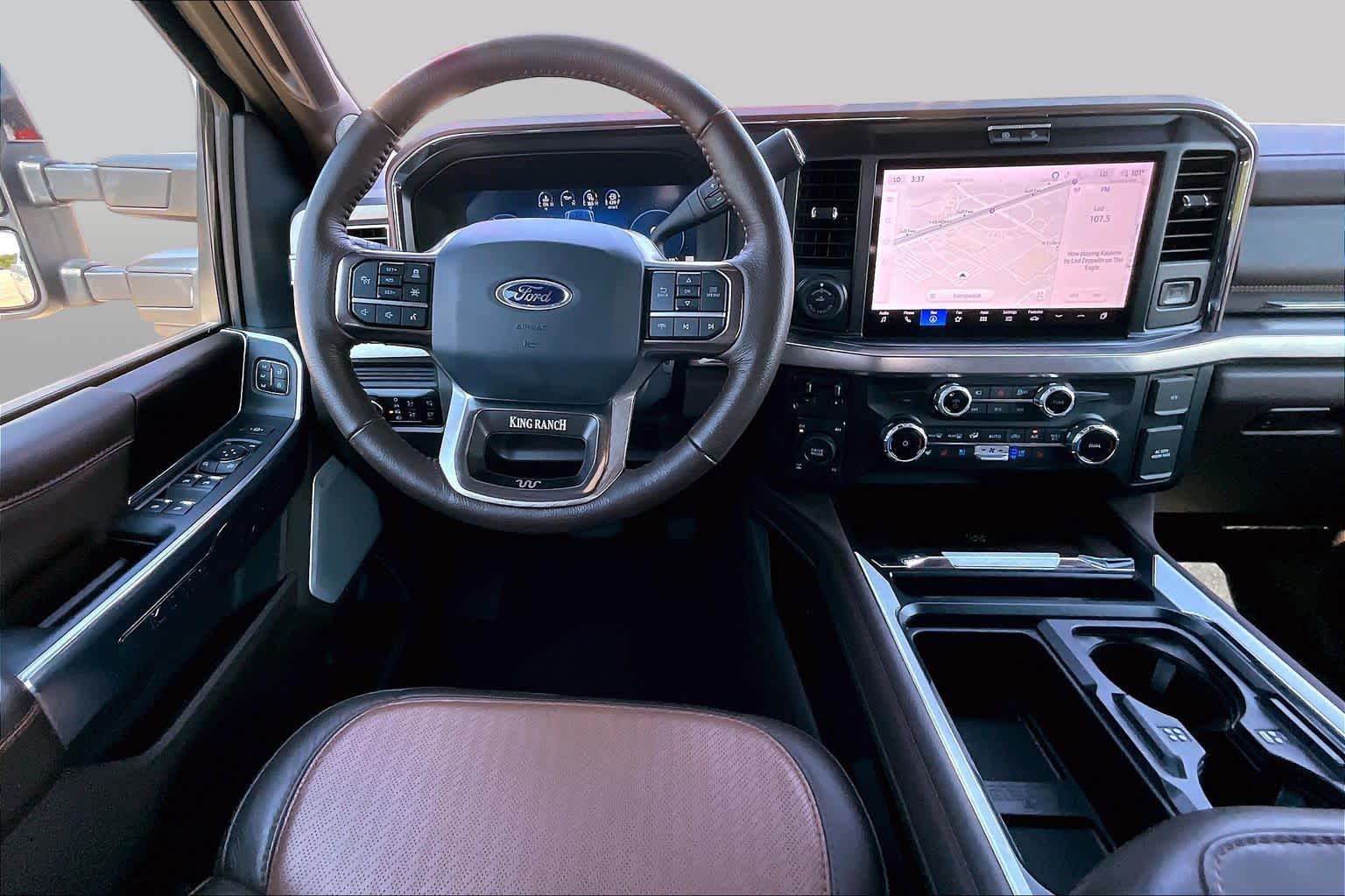 2025 Ford Super Duty F-250 Pickup photo 6 of 37