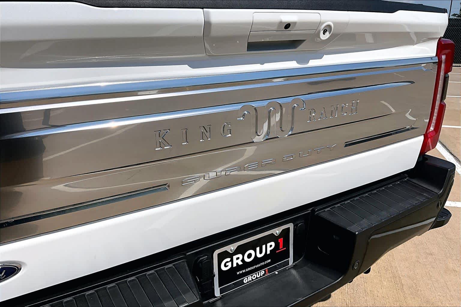2025 Ford Super Duty F-250 Pickup photo 10 of 37