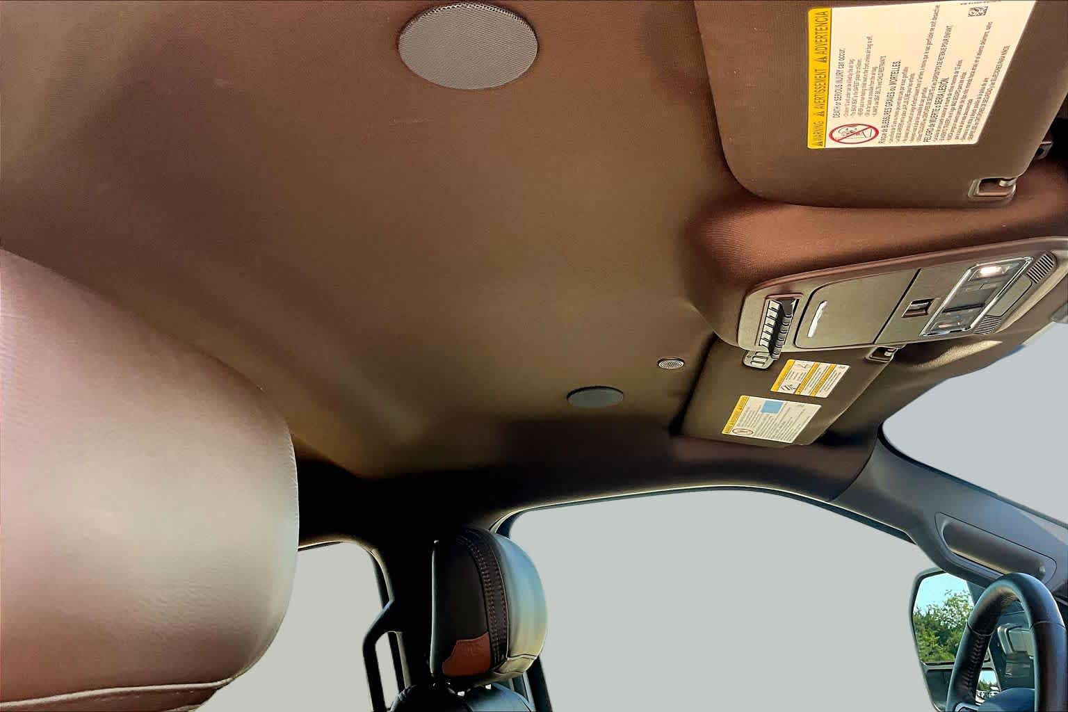 2025 Ford Super Duty F-250 Pickup photo 14 of 37