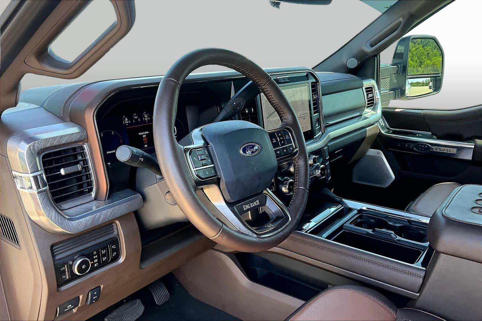 2025 Ford Super Duty F-250 Pickup photo 18 of 37