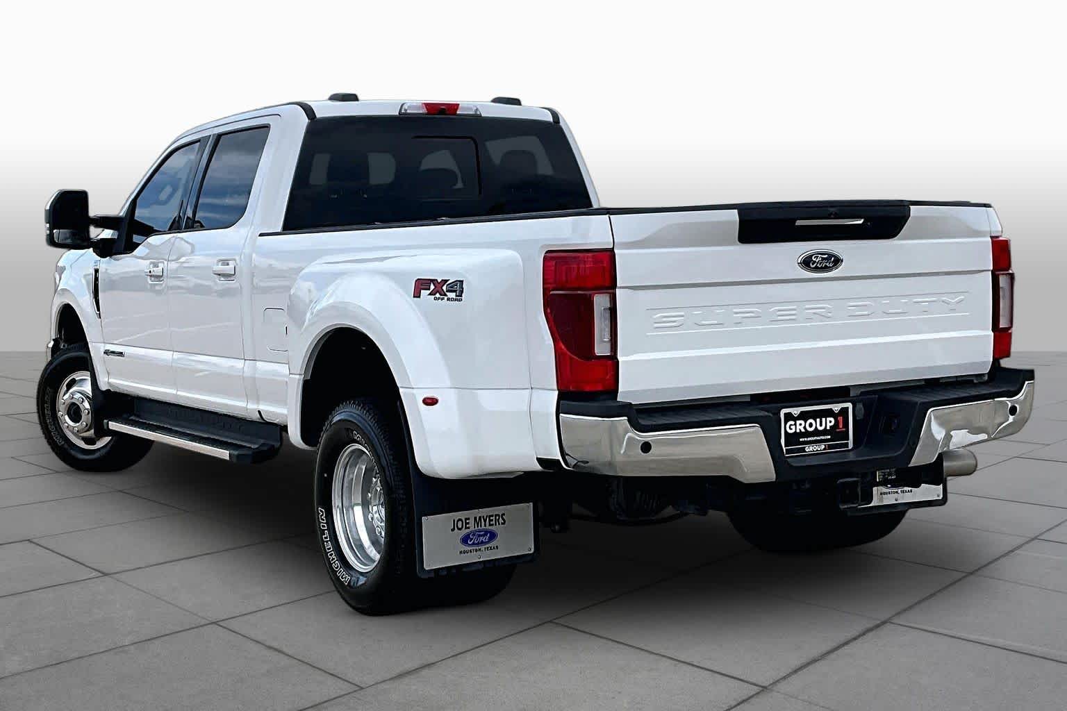 2022 Ford Super Duty F-350 DRW Pickup LARIAT - 11