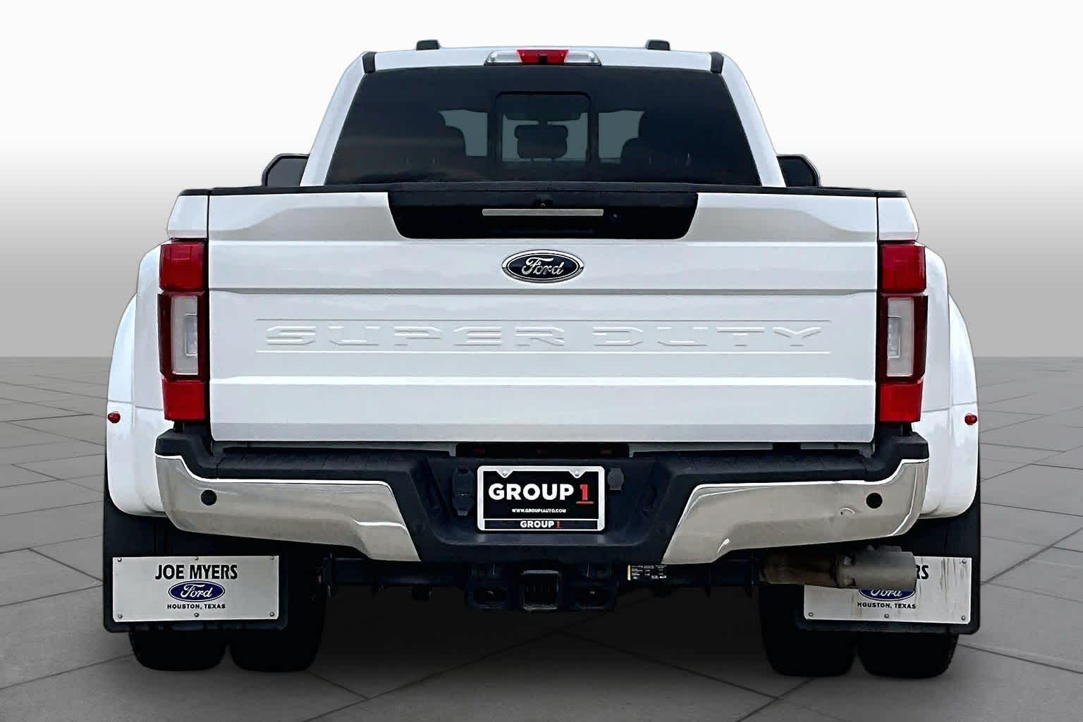 2022 Ford Super Duty F-350 DRW Pickup LARIAT - 4