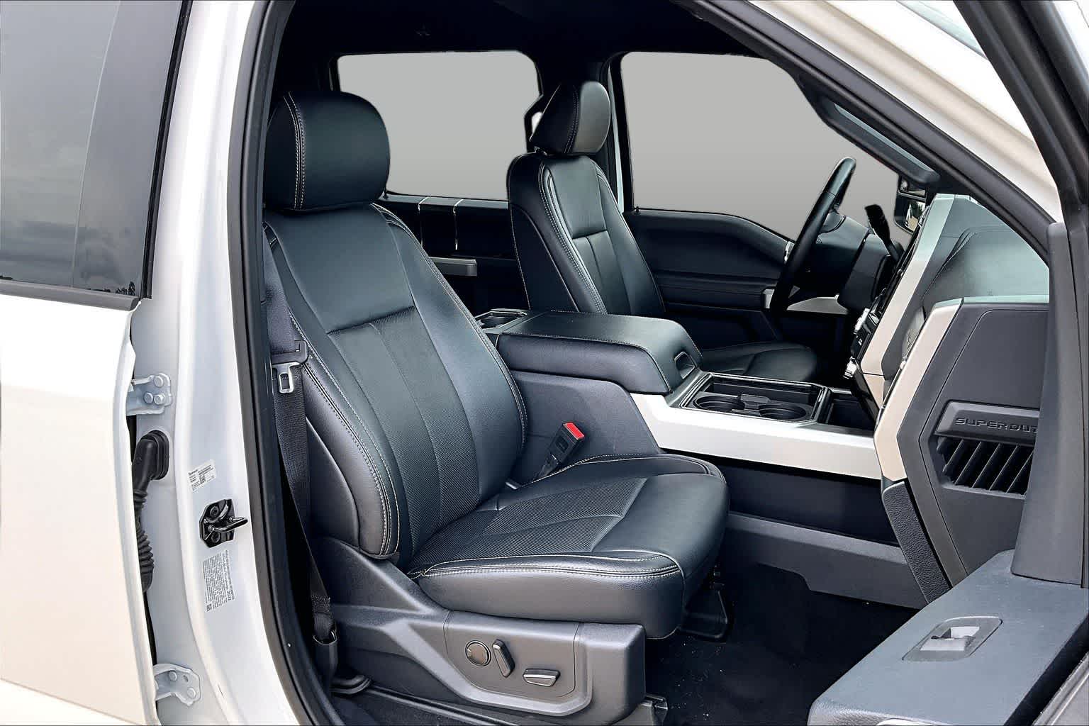 2022 Ford Super Duty F-350 DRW Pickup LARIAT - 8