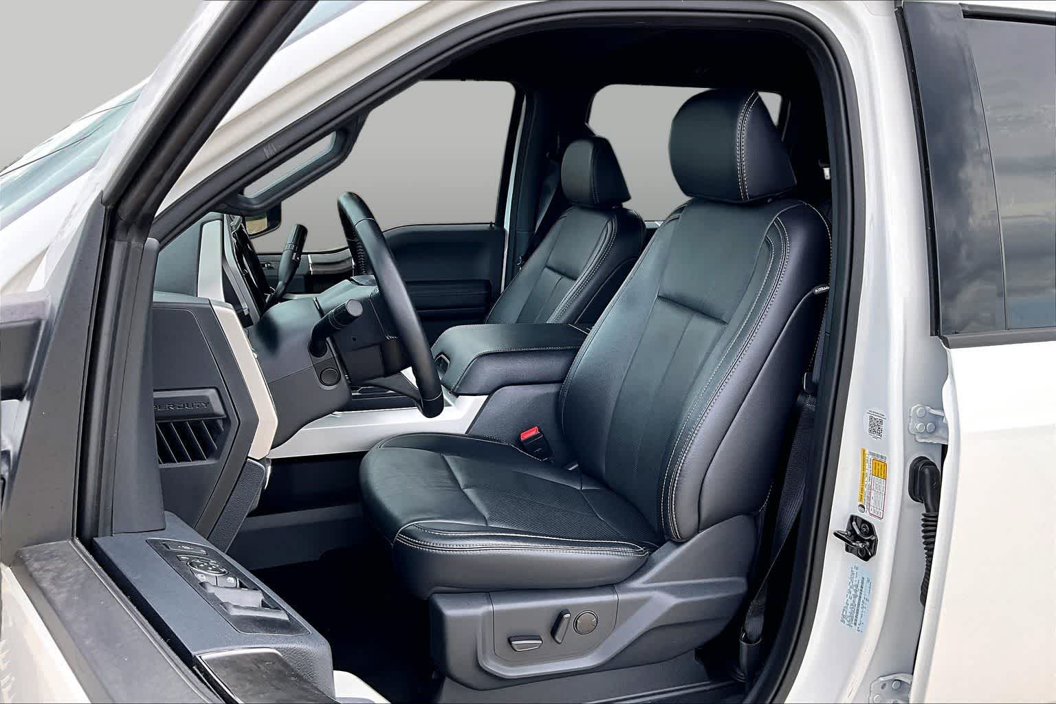 2022 Ford Super Duty F-350 DRW Pickup LARIAT - 7