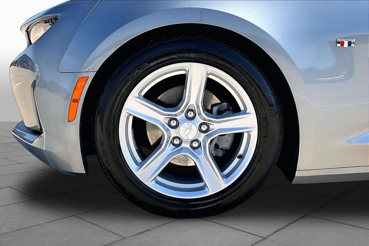 2023 Chevrolet Camaro photo 11 of 37