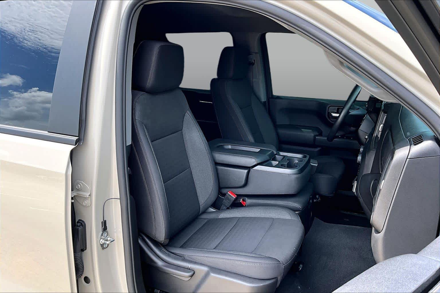 2026 Chevrolet Silverado 1500 photo 9 of 37