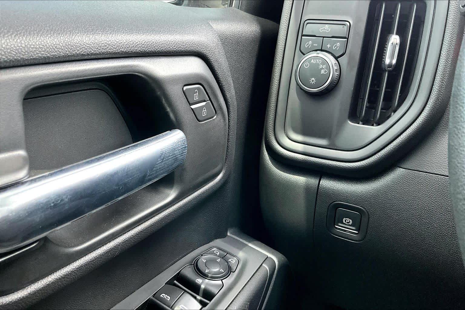 2026 Chevrolet Silverado 1500 photo 36 of 37