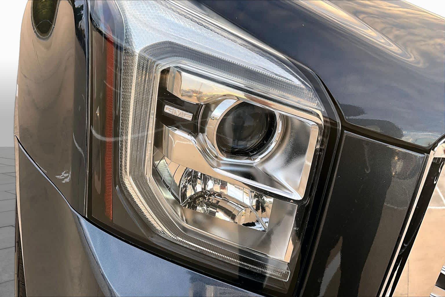 2019 GMC Yukon photo 26 of 34