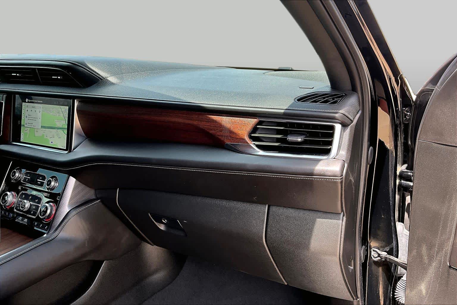 2024 GMC Yukon XL Denali Ultimate Denali Ultimate Onyx Black at Beck & Masten Kia