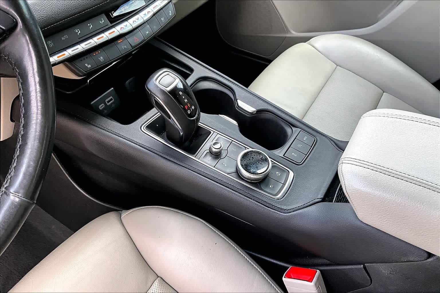 2019 Cadillac XT4 photo 16 of 36