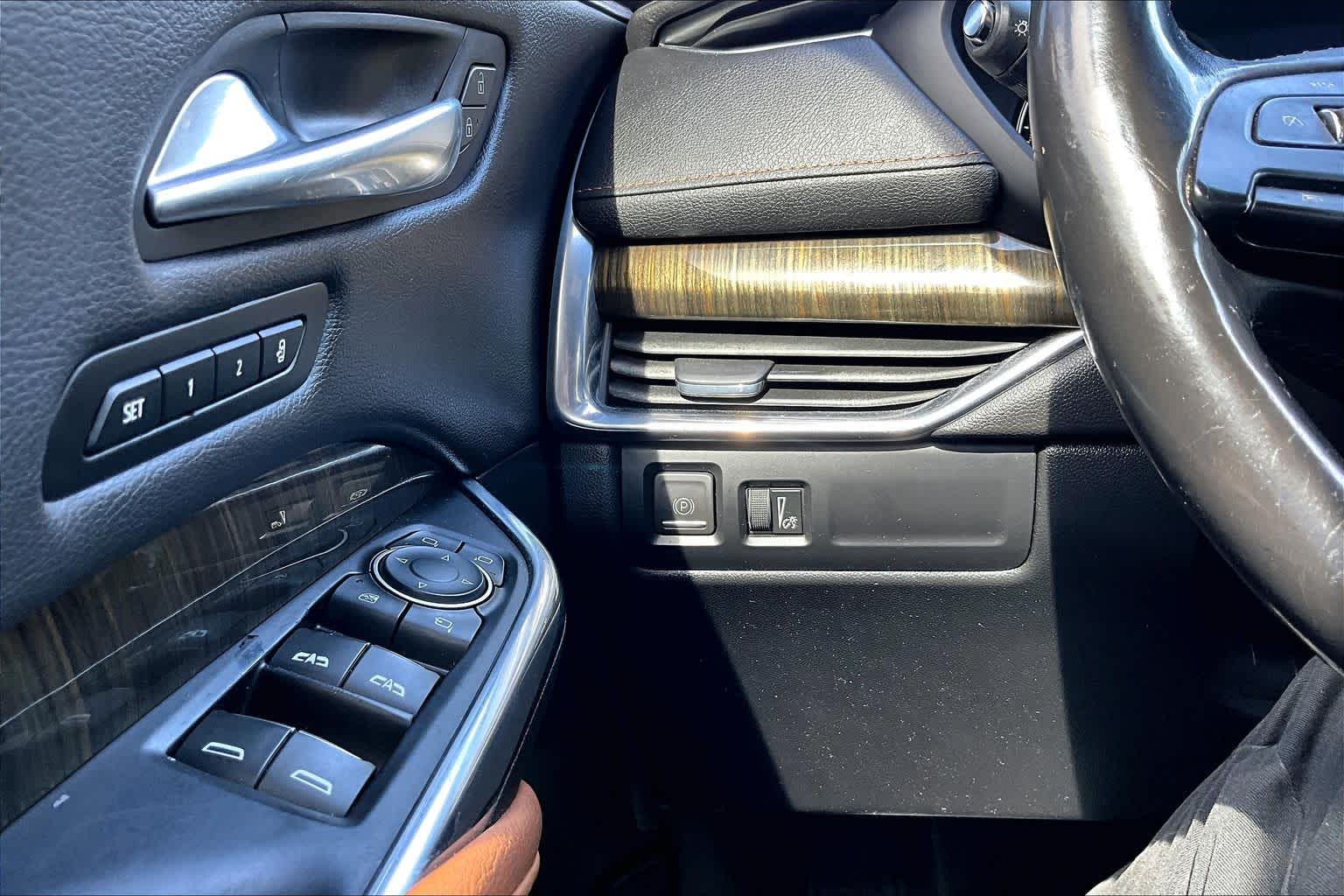 2019 Cadillac XT4 photo 36 of 37