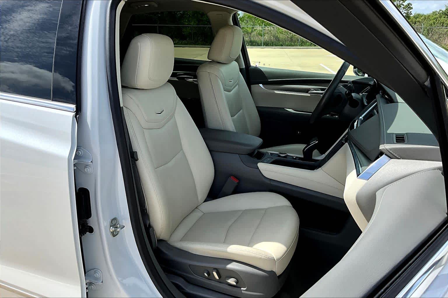 2024 Cadillac XT5 FWD Premium Luxury Crystal White Tricoat at Ron Craft Chevrolet Cadillac