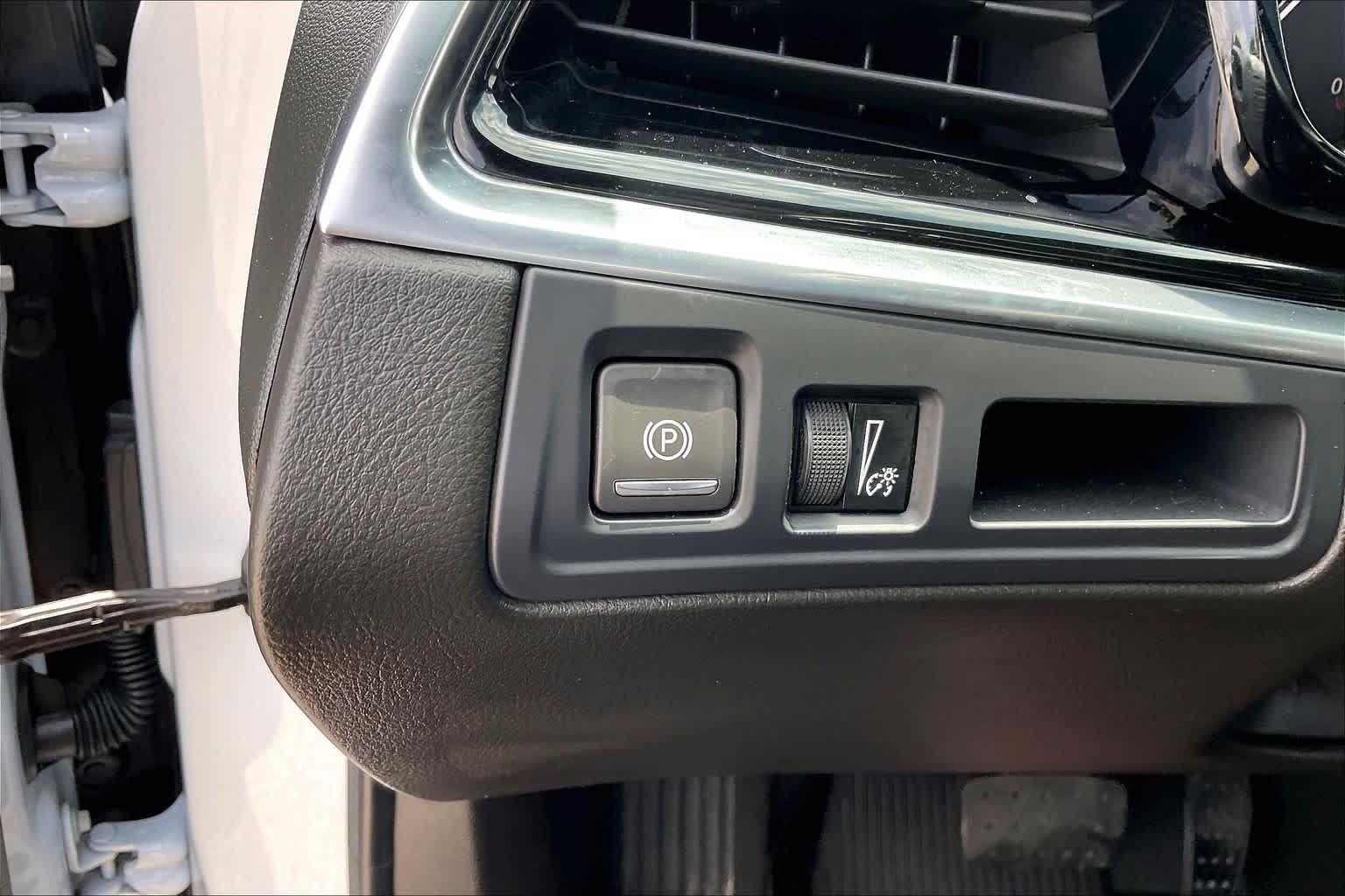 2024 Cadillac XT6 FWD Premium Luxury Crystal White Tricoat at Group 1 Toyota Southwest