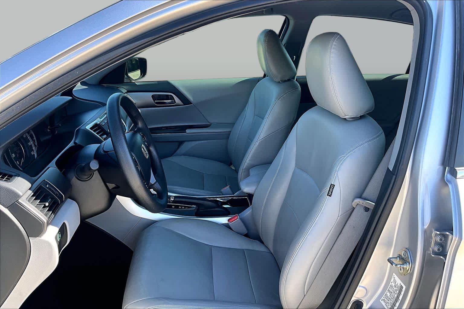 2015 Honda Accord photo 8 of 34
