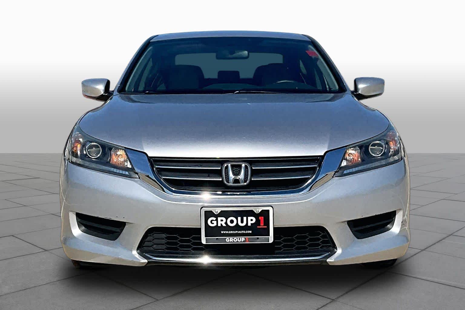 2015 Honda Accord photo 4 of 34