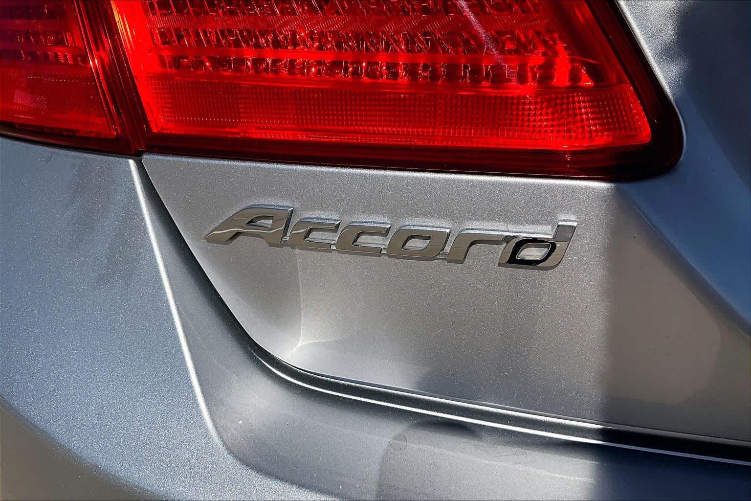 2015 Honda Accord photo 10 of 34