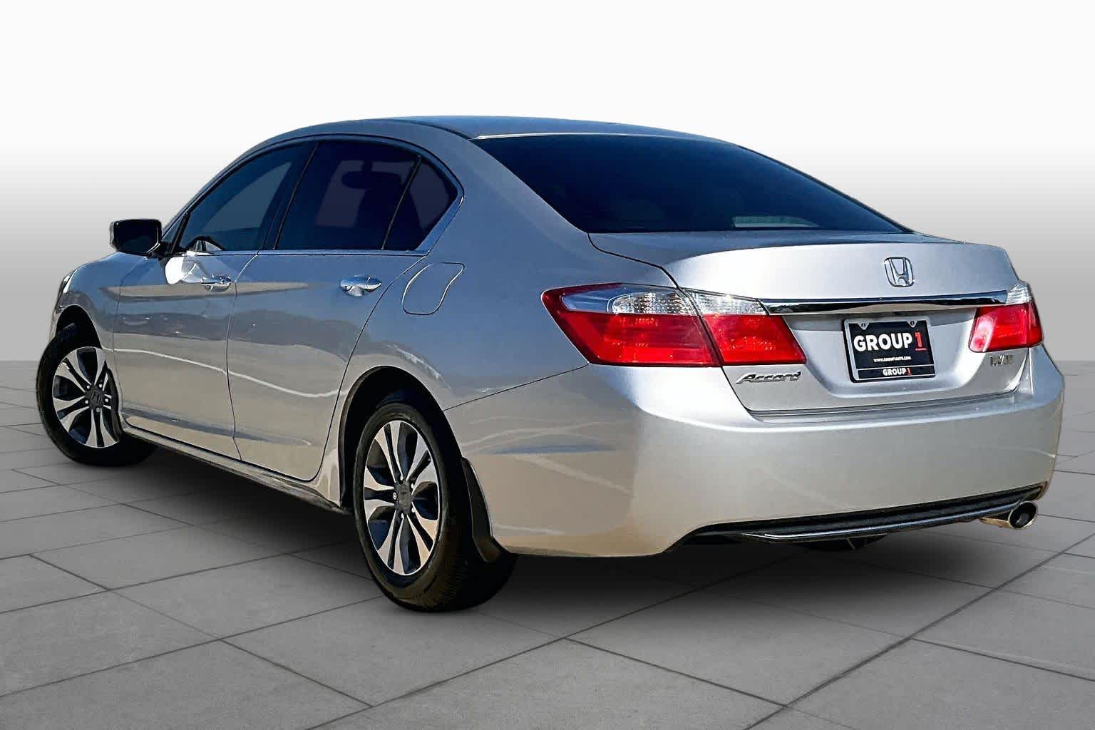 2015 Honda Accord photo 11 of 34