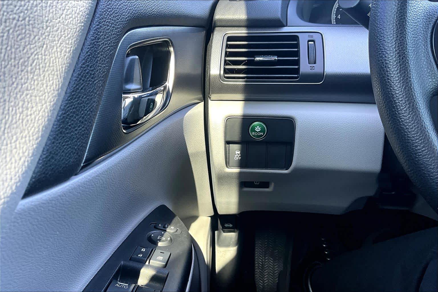 2015 Honda Accord photo 33 of 34