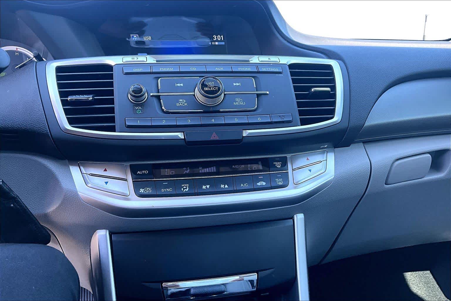 2015 Honda Accord photo 32 of 34