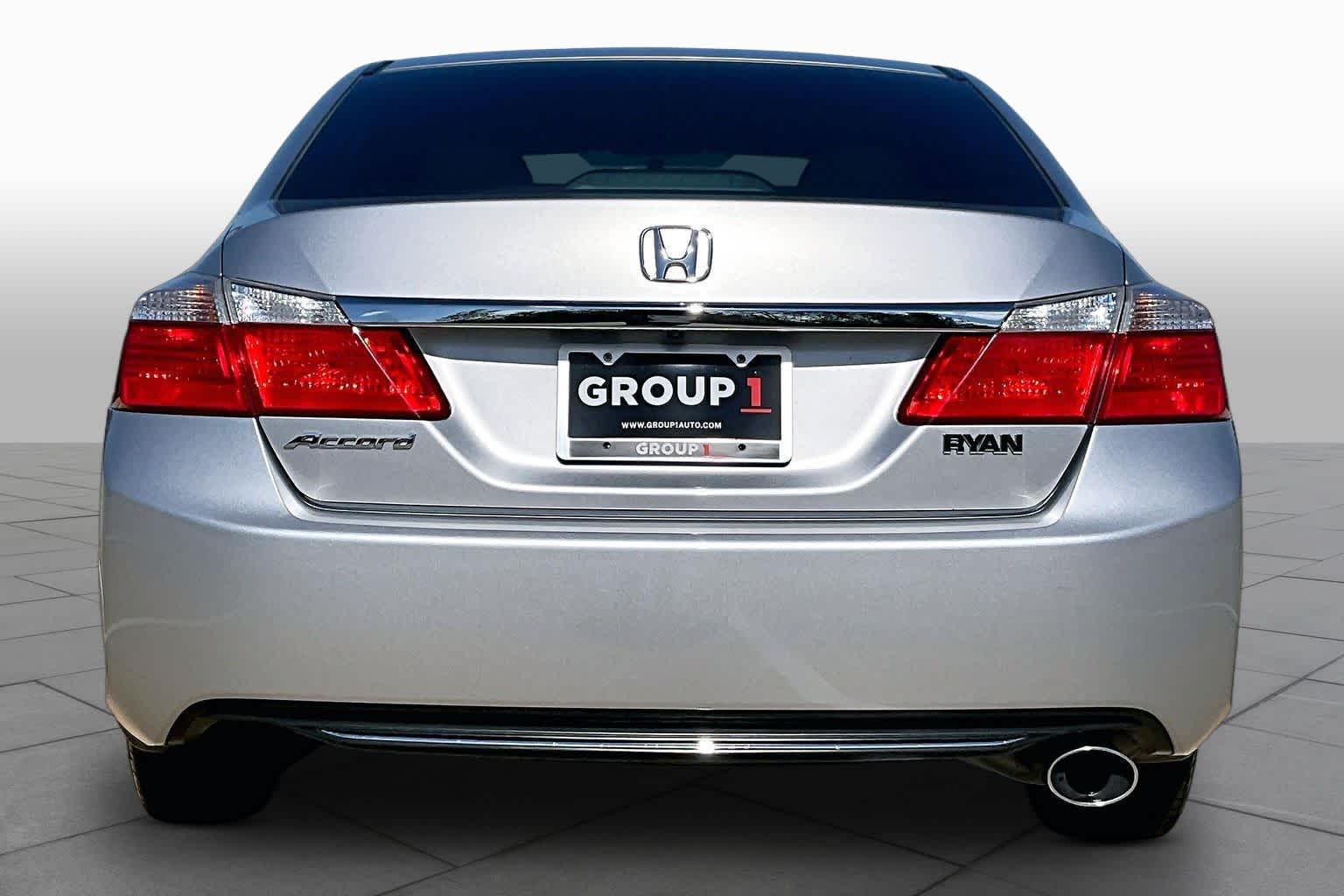 2015 Honda Accord photo 5 of 34