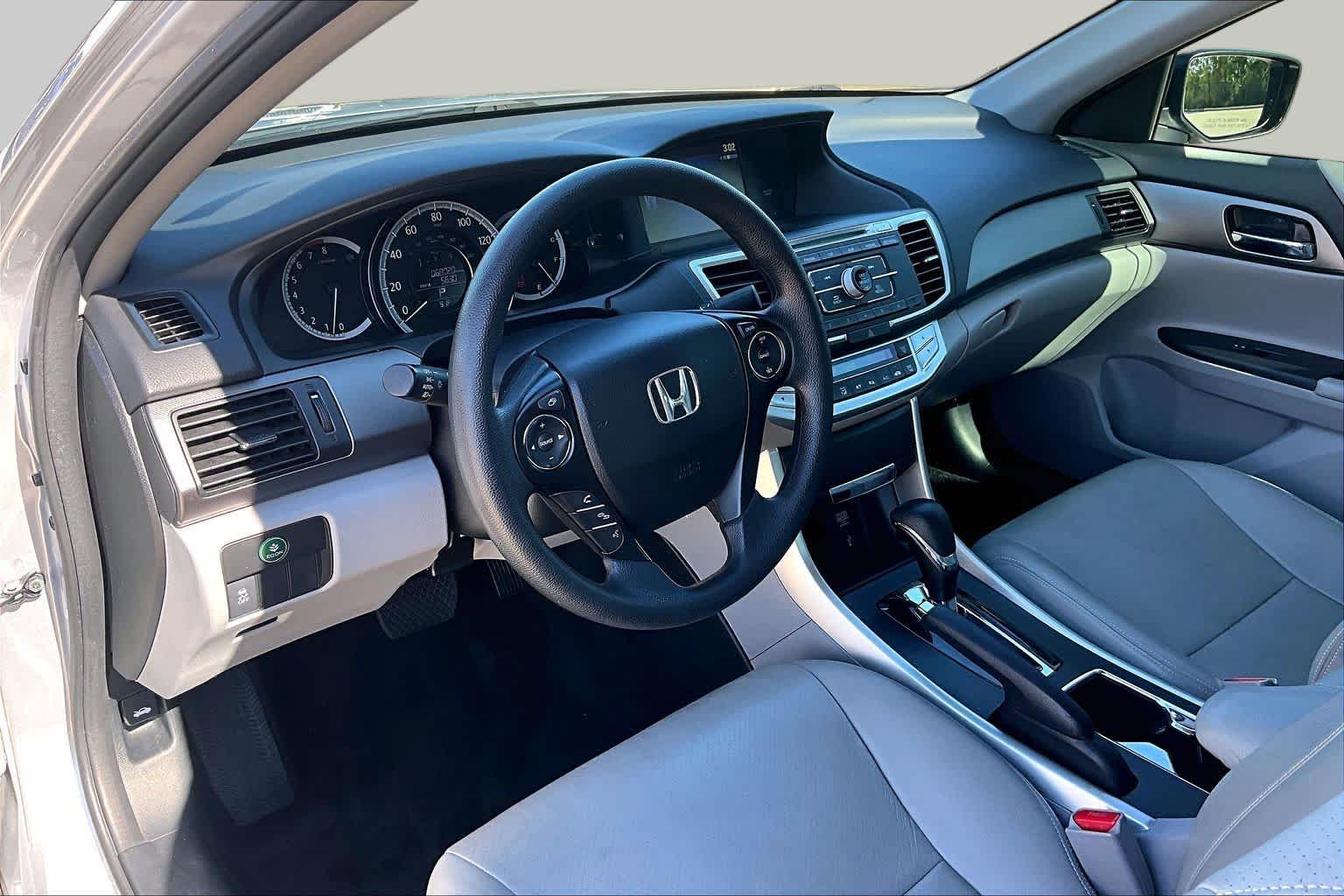 2015 Honda Accord photo 16 of 34