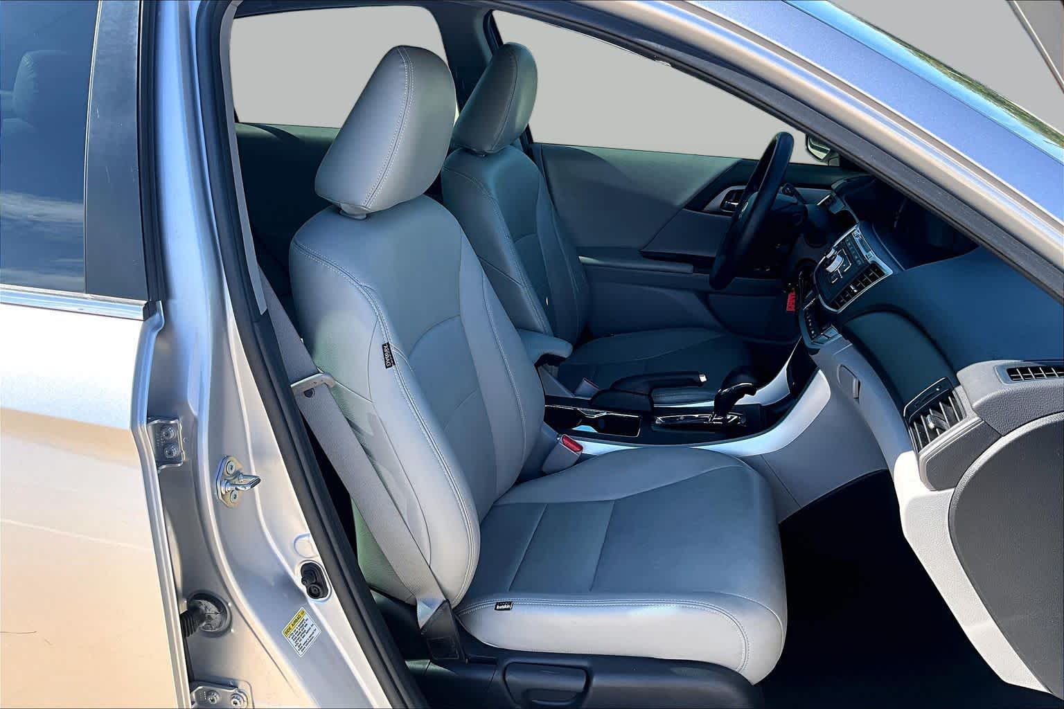 2015 Honda Accord photo 9 of 34