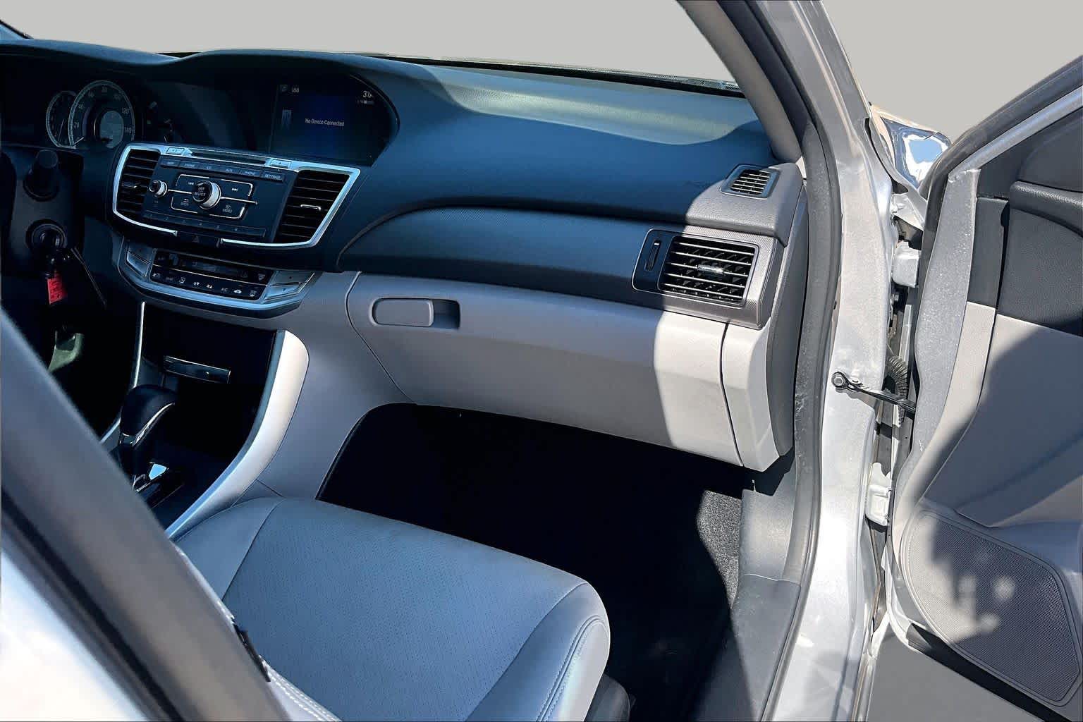 2015 Honda Accord photo 17 of 34