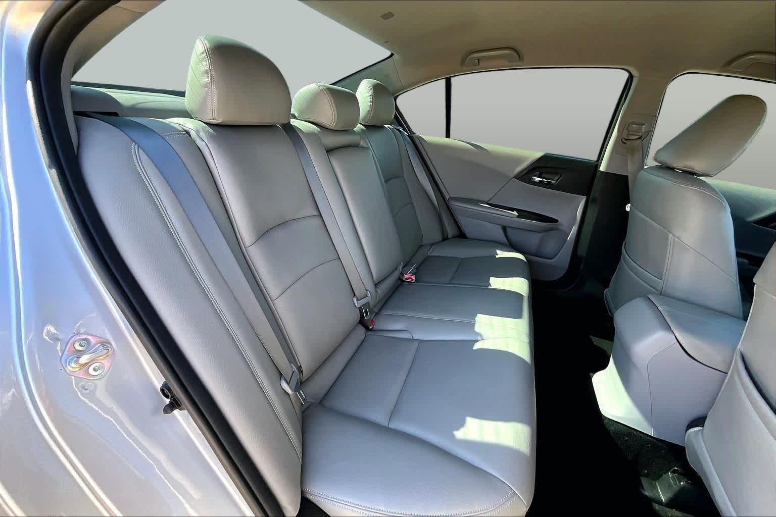 2015 Honda Accord photo 18 of 34
