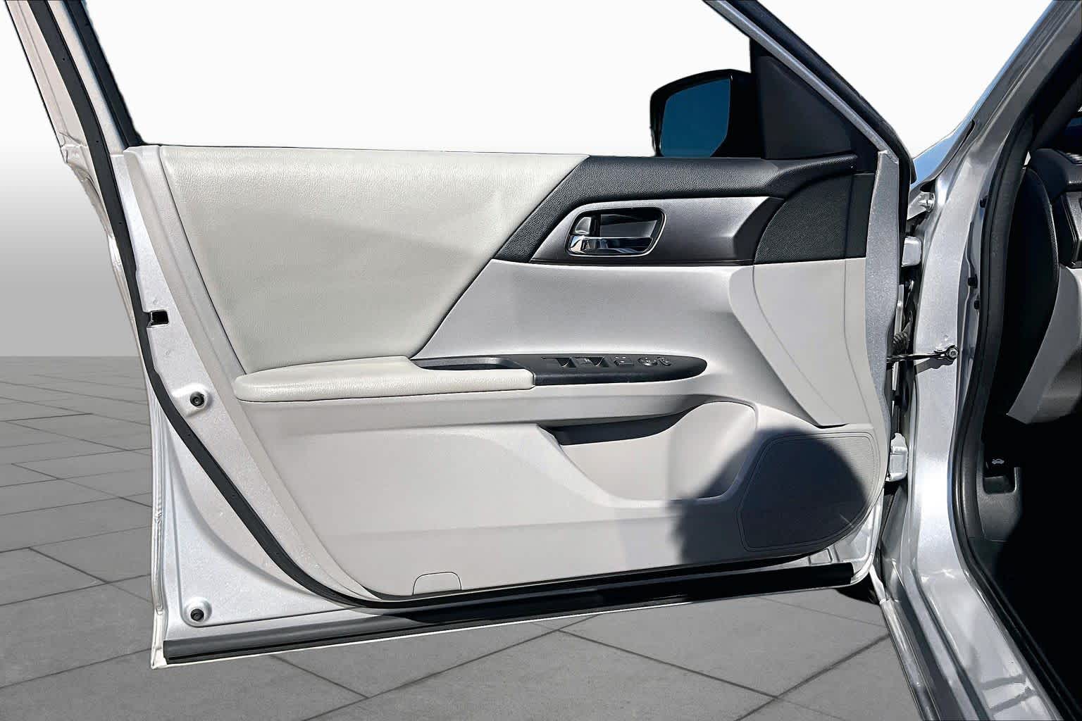 2015 Honda Accord photo 20 of 34