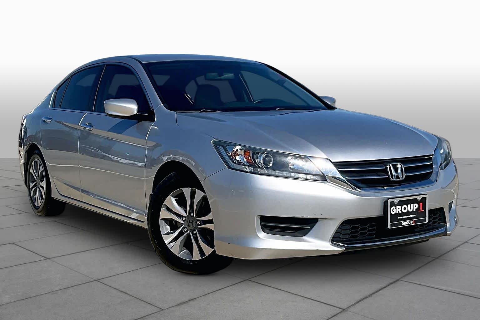 2015 Honda Accord photo 3 of 34