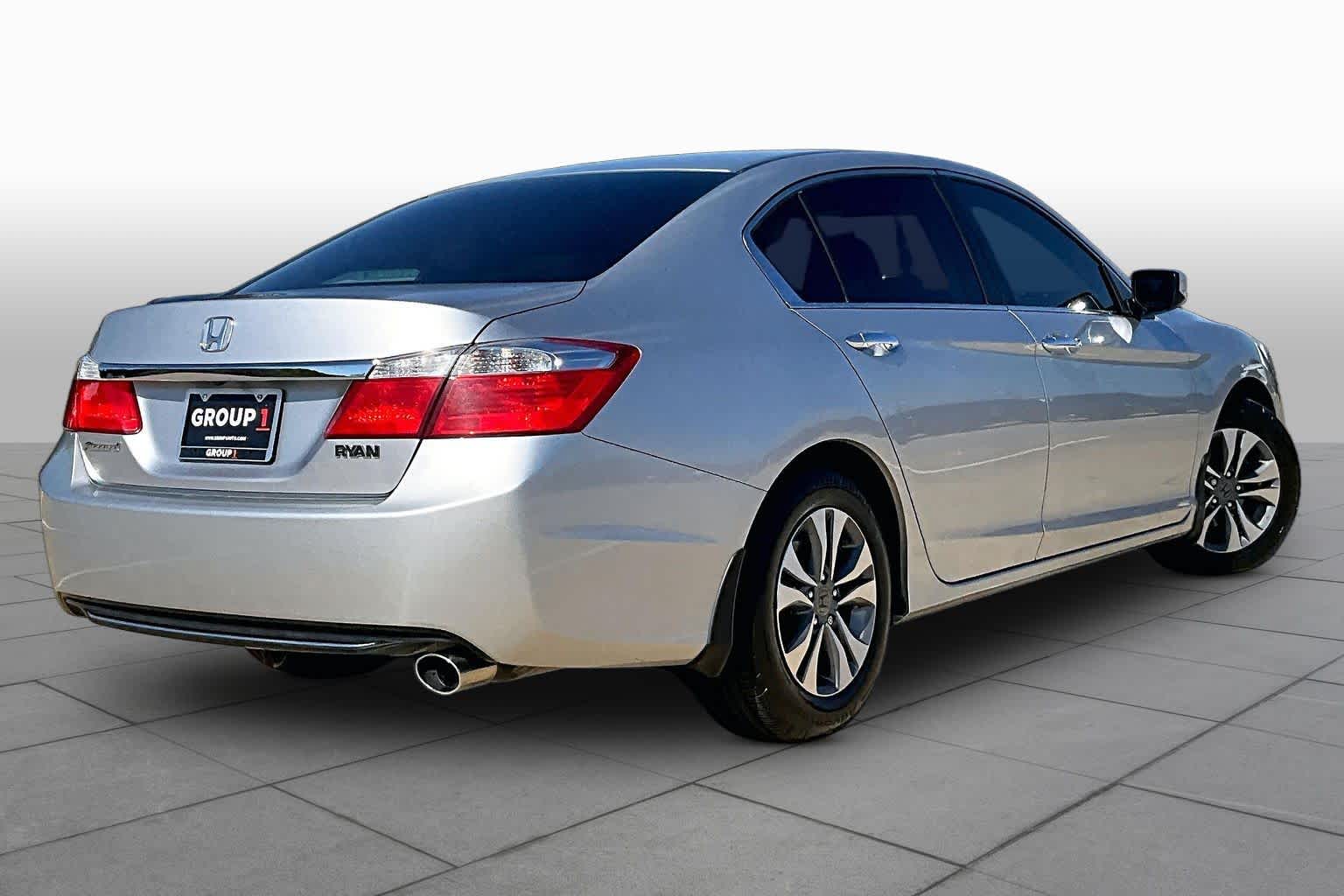 2015 Honda Accord photo 12 of 34