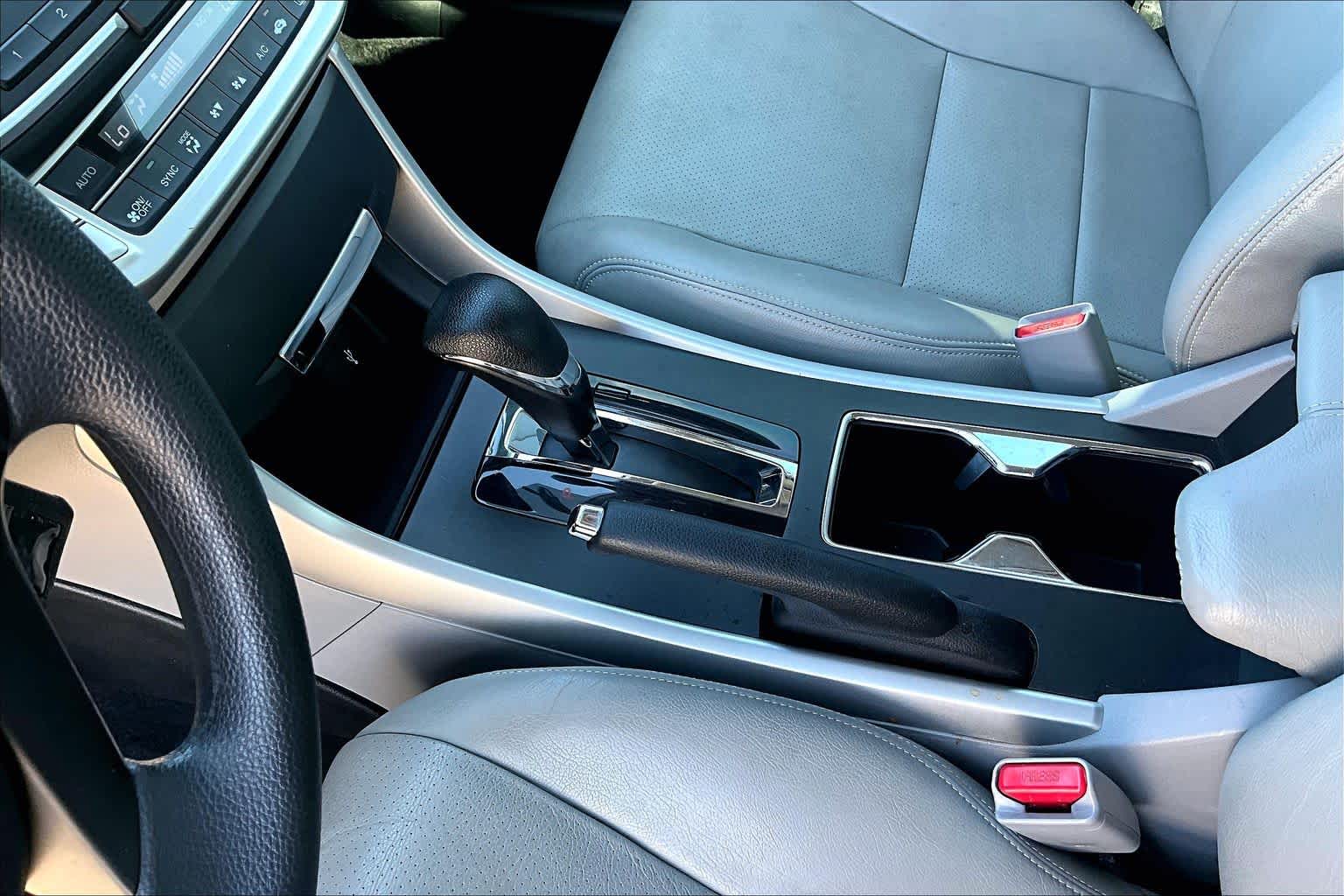 2015 Honda Accord photo 15 of 34