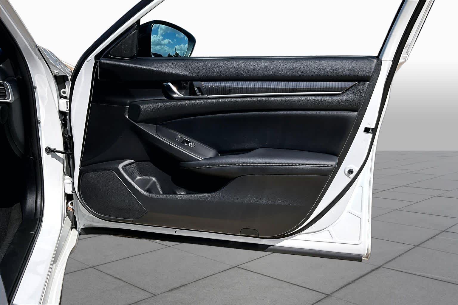 2021 Honda Accord Sedan photo 23 of 36