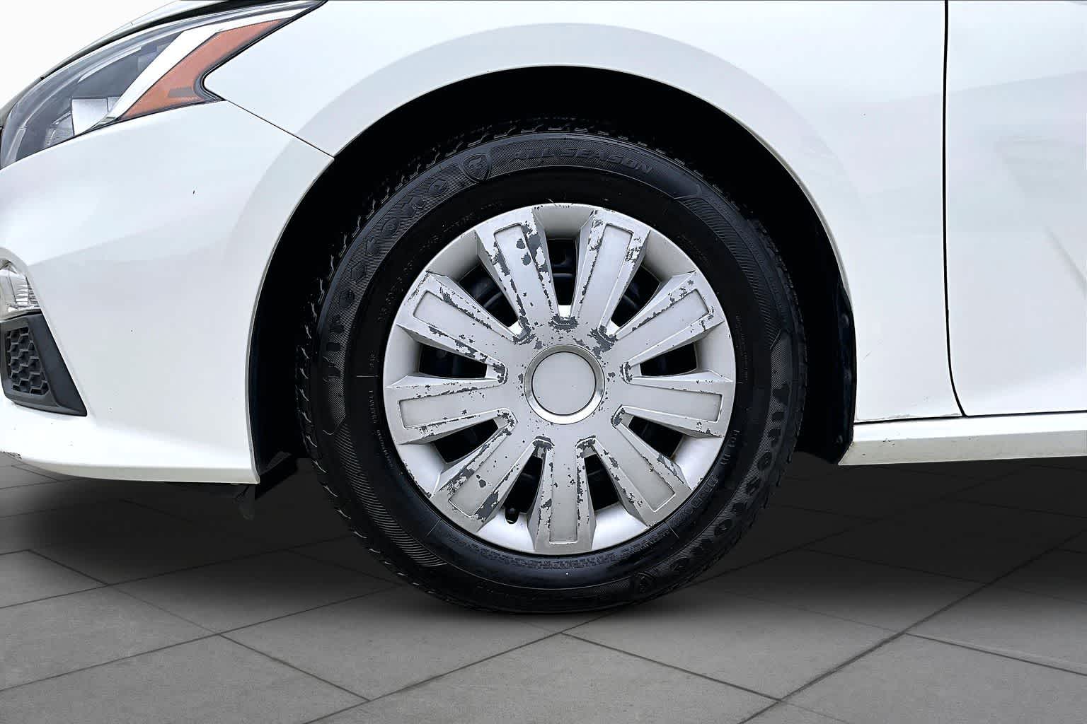 2021 Nissan Altima 2.5 S Glacier White at Sterling McCall Nissan