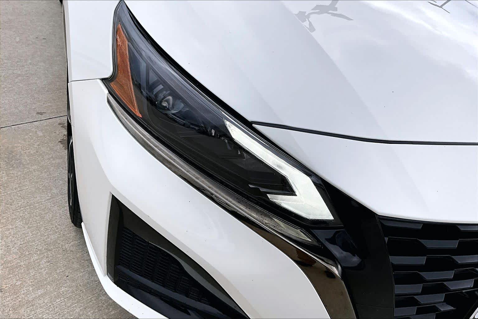 2024 Nissan Altima 2.5 SR Glacier White at AutoNation Ford Gulf Fwy