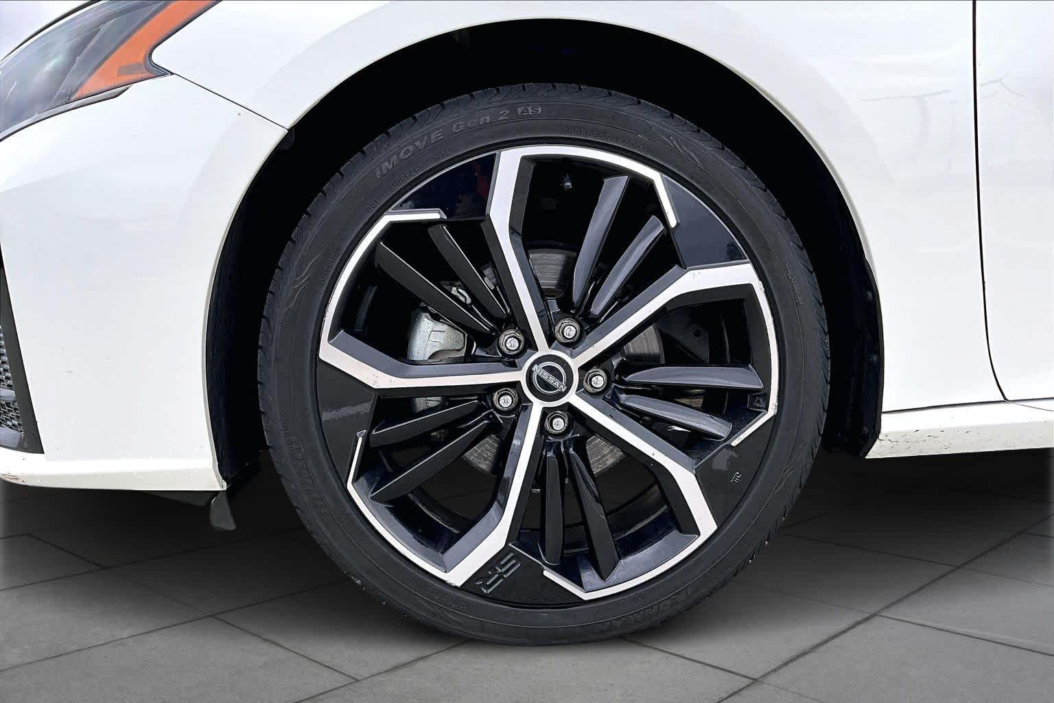 2024 Nissan Altima 2.5 SR Glacier White at AutoNation Ford Gulf Fwy
