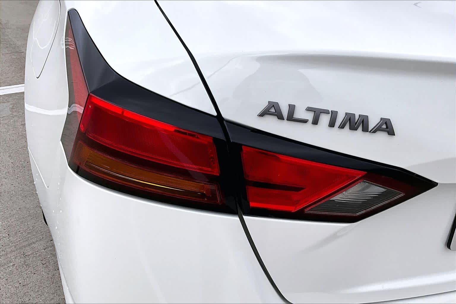2024 Nissan Altima 2.5 SR Glacier White at AutoNation Ford Gulf Fwy