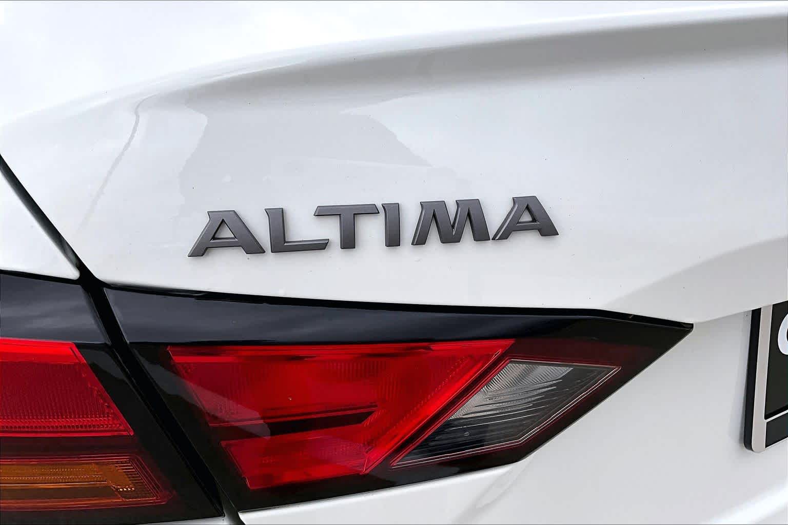 2024 Nissan Altima 2.5 SR Glacier White at AutoNation Ford Gulf Fwy