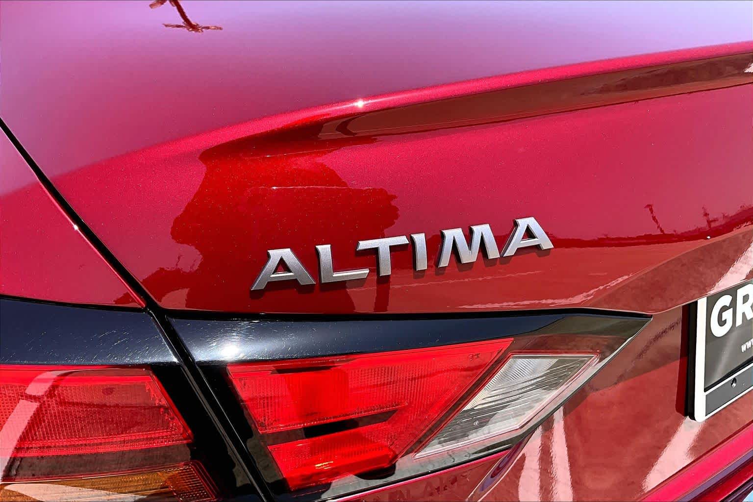 2023 Nissan Altima 2.5 SR Scarlet Ember Tintcoat at Friendly Ford Crosby