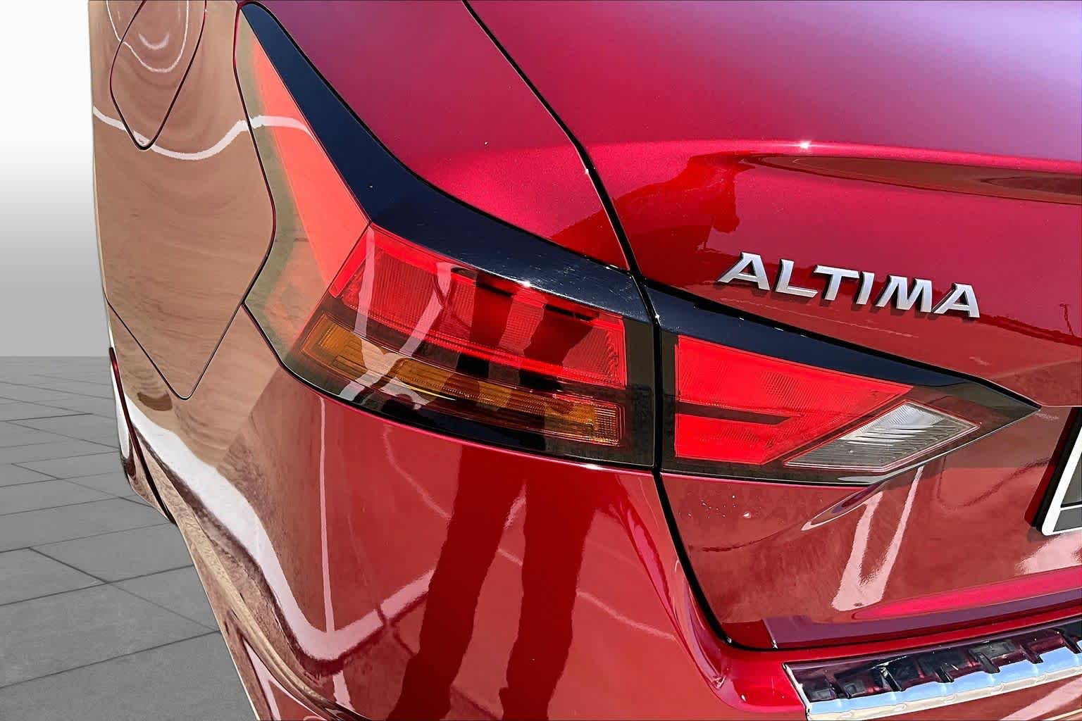2023 Nissan Altima 2.5 SR Scarlet Ember Tintcoat at Friendly Ford Crosby