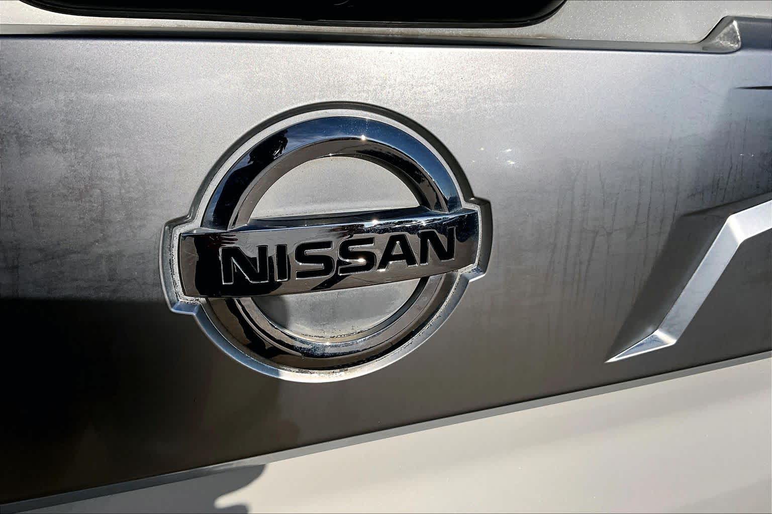 2021 Nissan Titan photo 9 of 35