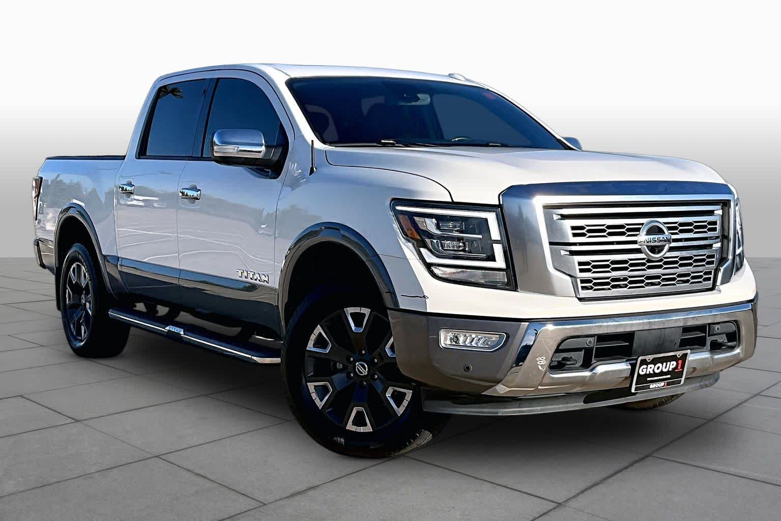 2021 Nissan Titan photo 3 of 35