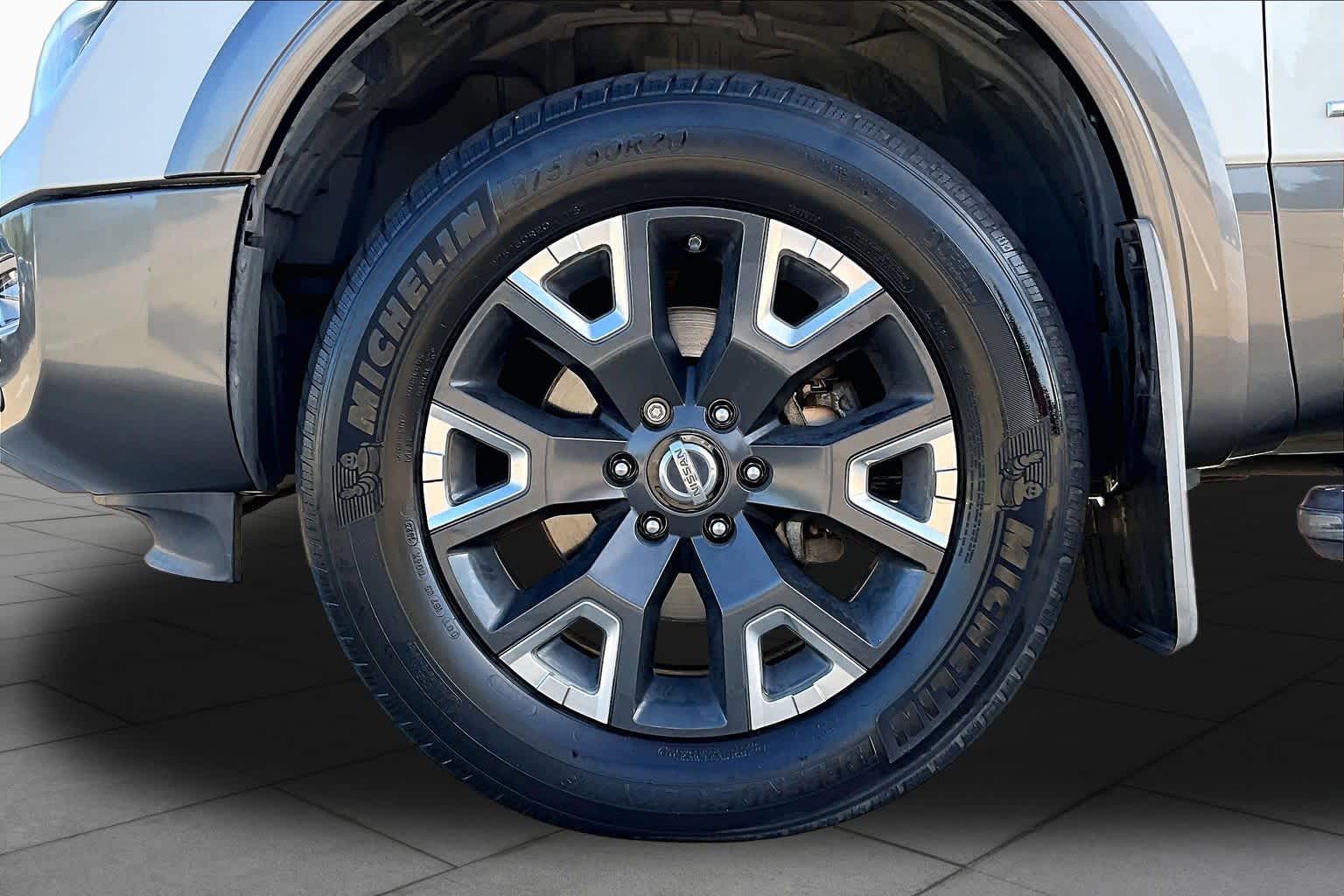 2021 Nissan Titan photo 10 of 35