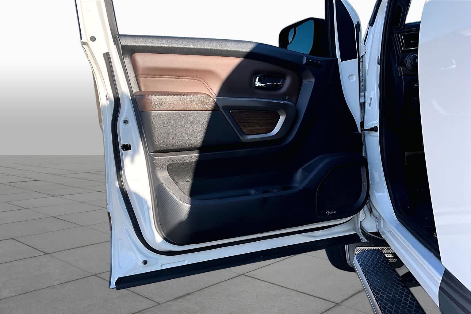 2021 Nissan Titan photo 21 of 35