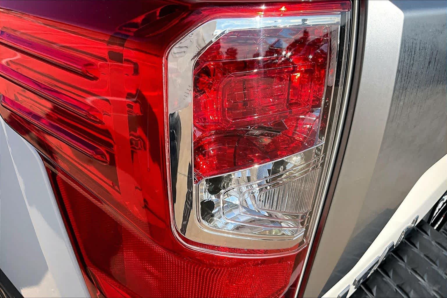 2021 Nissan Titan photo 28 of 35