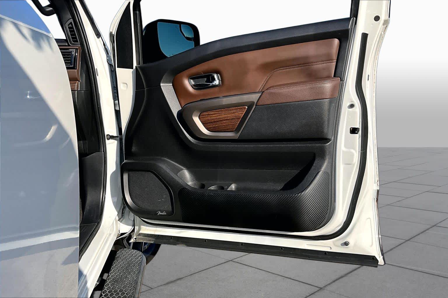 2021 Nissan Titan photo 22 of 35