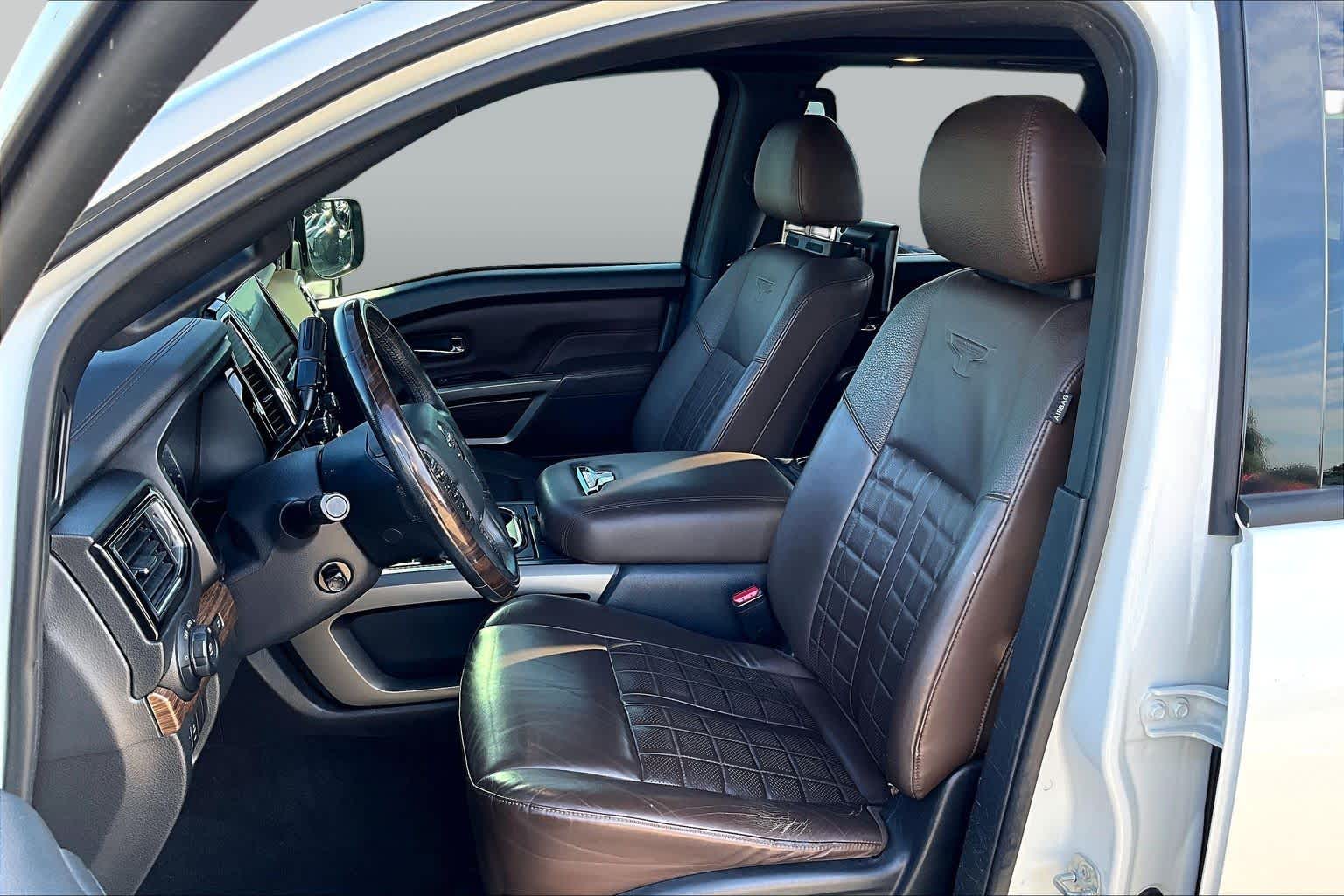 2021 Nissan Titan photo 8 of 35