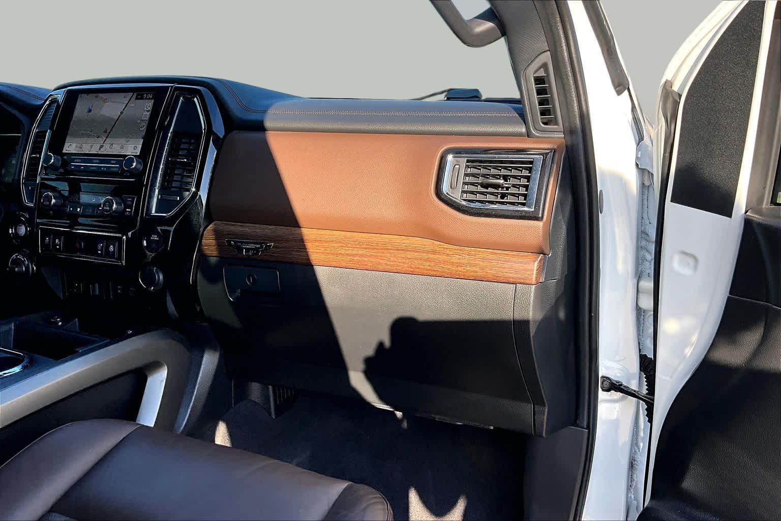 2021 Nissan Titan photo 18 of 35